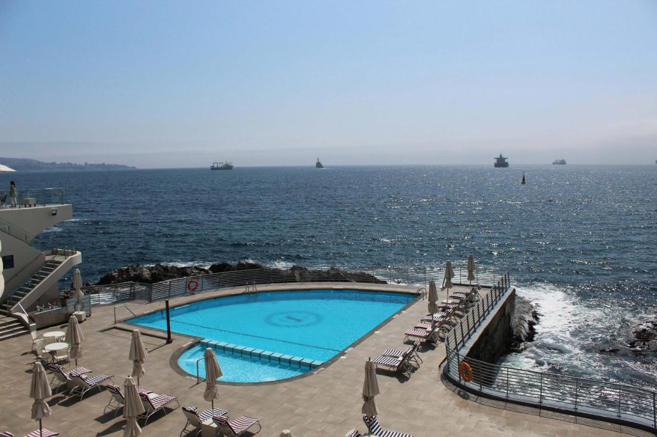 Sheraton Miramar Hotel & Convention Center Vina del Mar Bagian luar foto The pool at the hotel